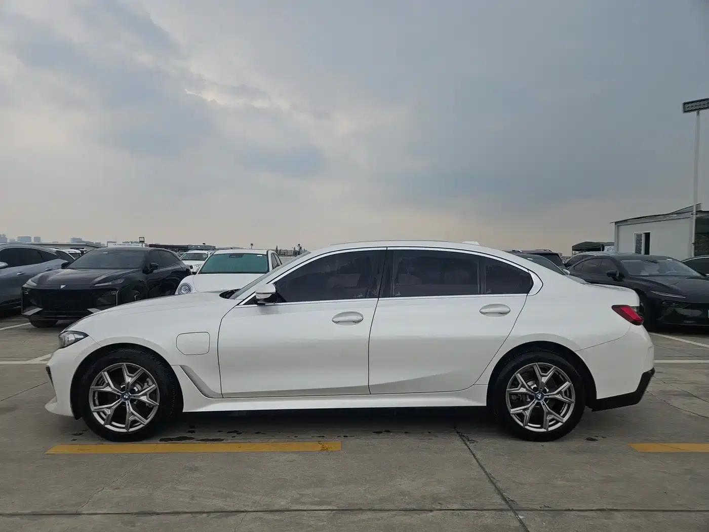 BMW i3 2022 eDrive 35L — миниатюра 3