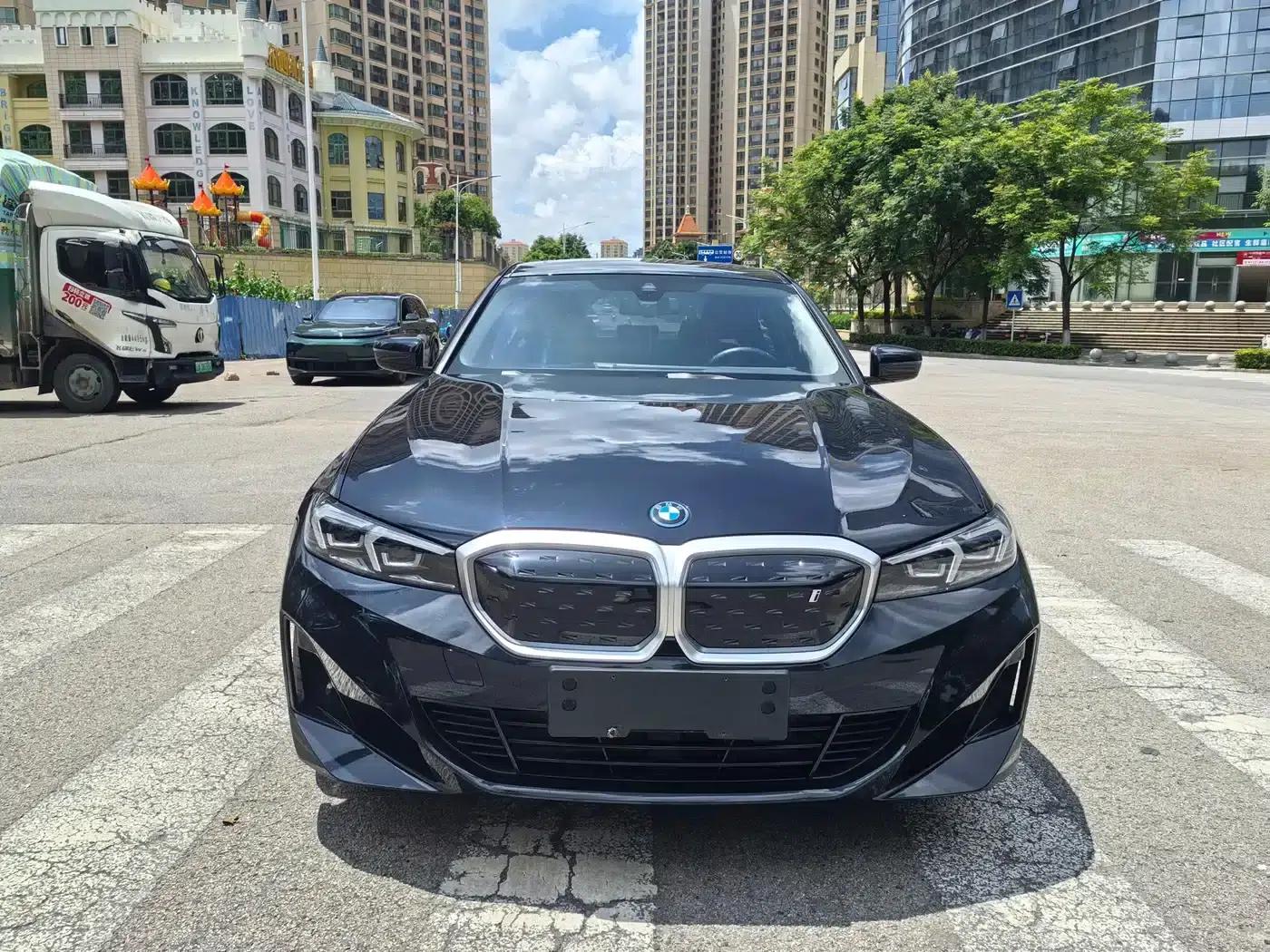 BMW i3 2024 eDrive 35L — миниатюра 2
