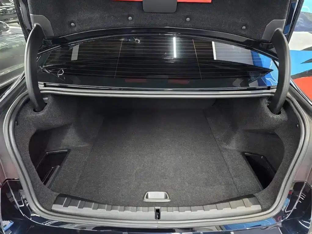 BMW i3 2024 eDrive 40 L Shadow Edition — миниатюра 12