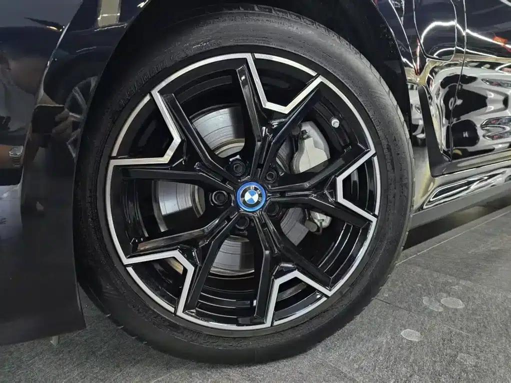 BMW i3 2024 eDrive 40 L Shadow Edition — миниатюра 14