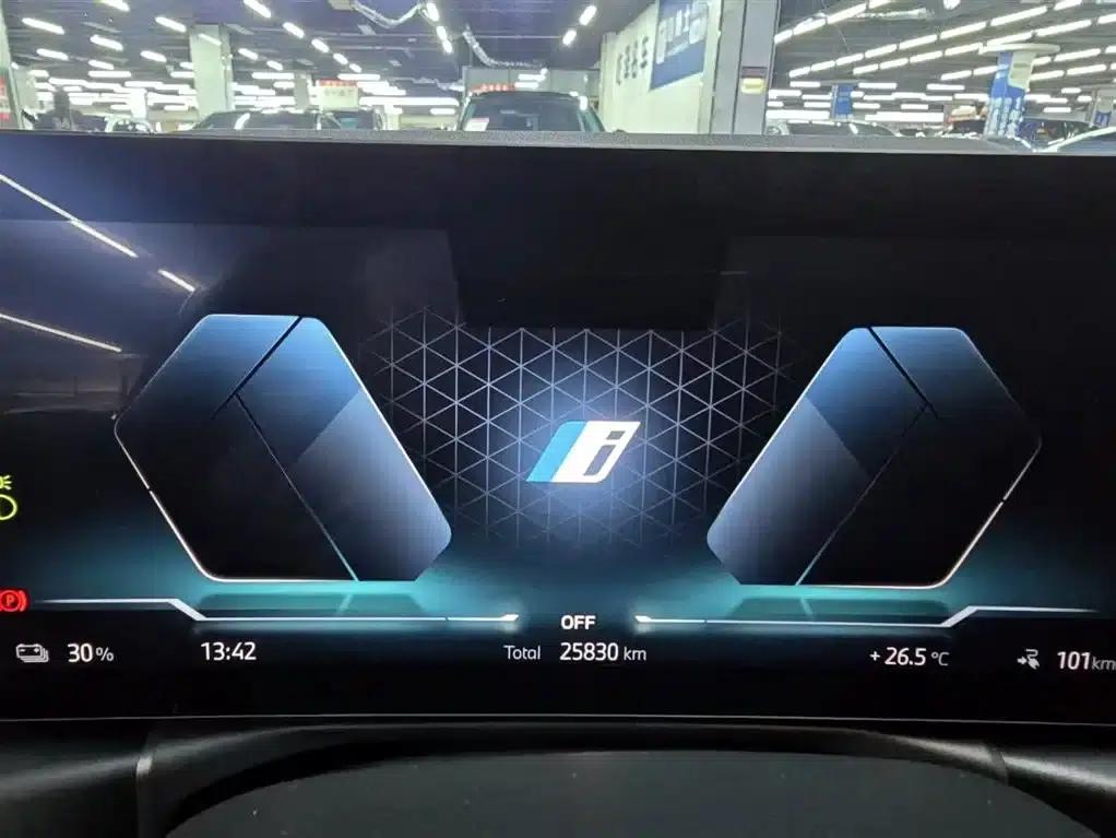 BMW i3 2024 eDrive 40 L Shadow Edition — миниатюра 8