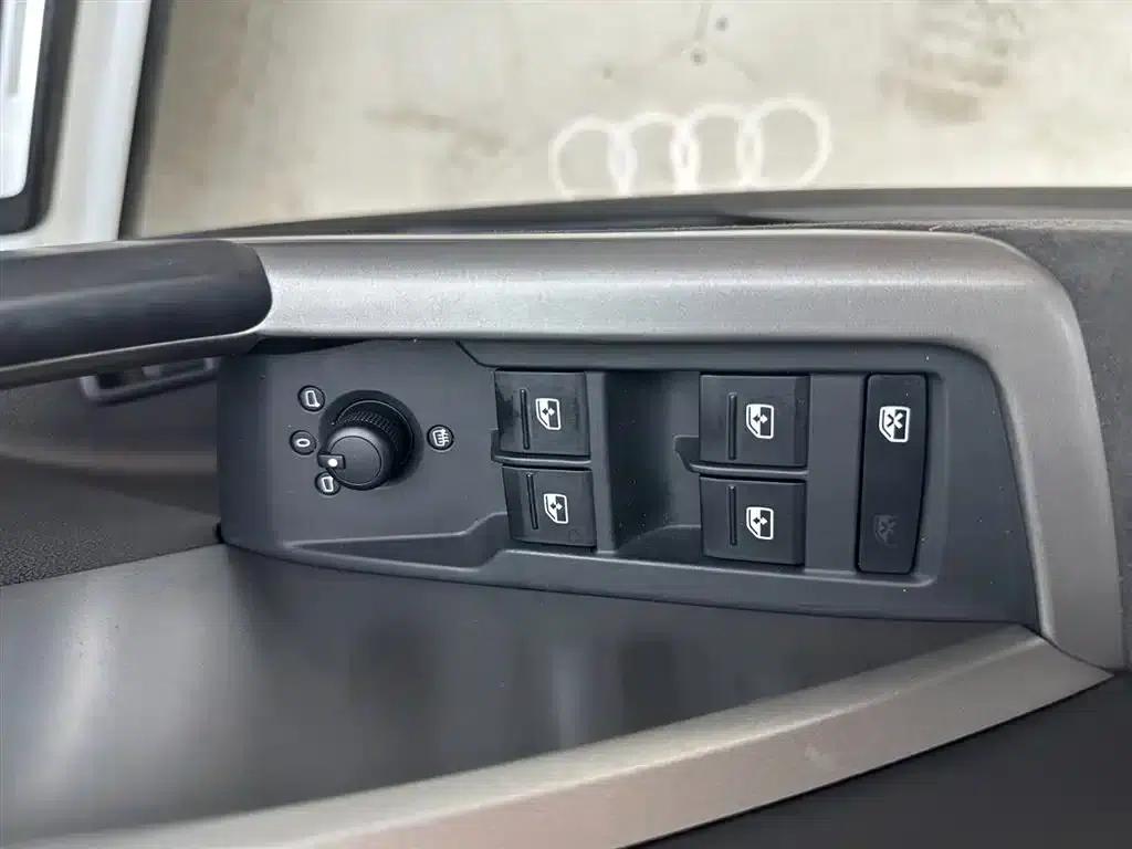Audi Q3 2023 35 TFSI Progressive Dynamic (1.4T) — миниатюра 15