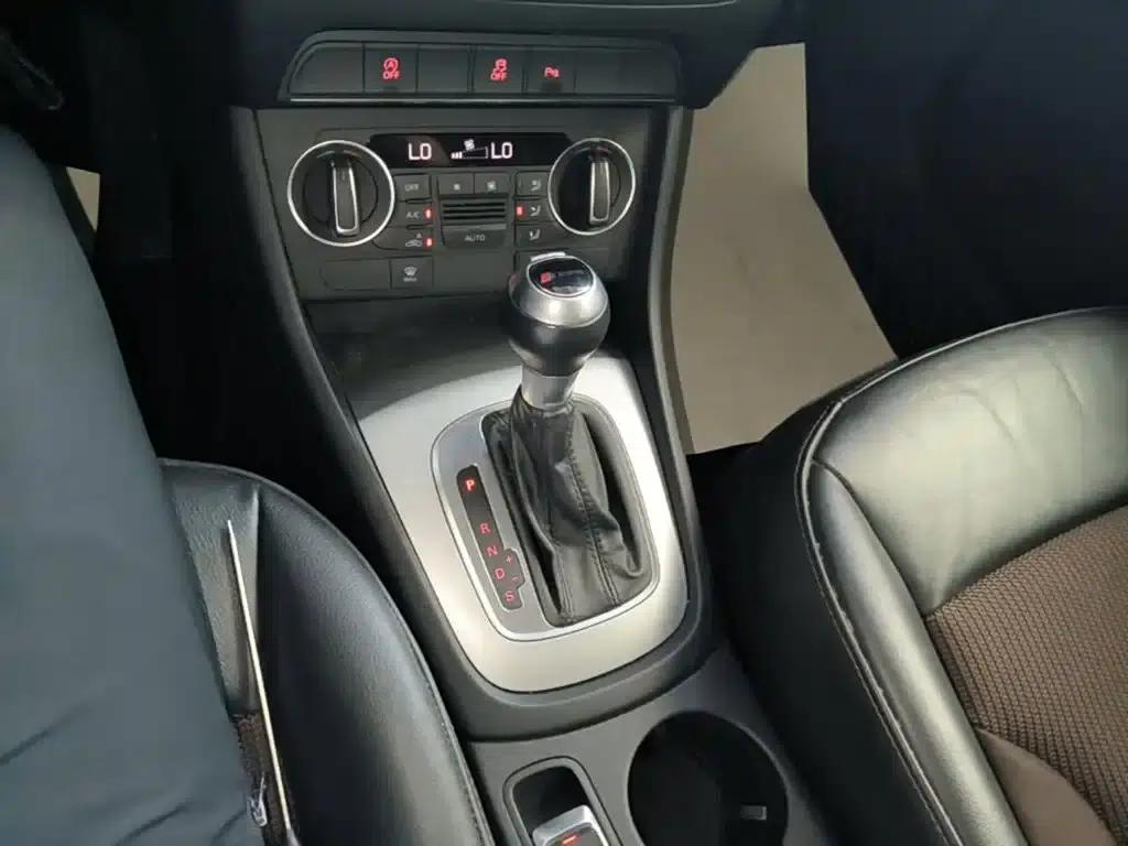 Audi Q3 2018 30th Anniversary Edition 35 TFSI Fashion Model — миниатюра 14