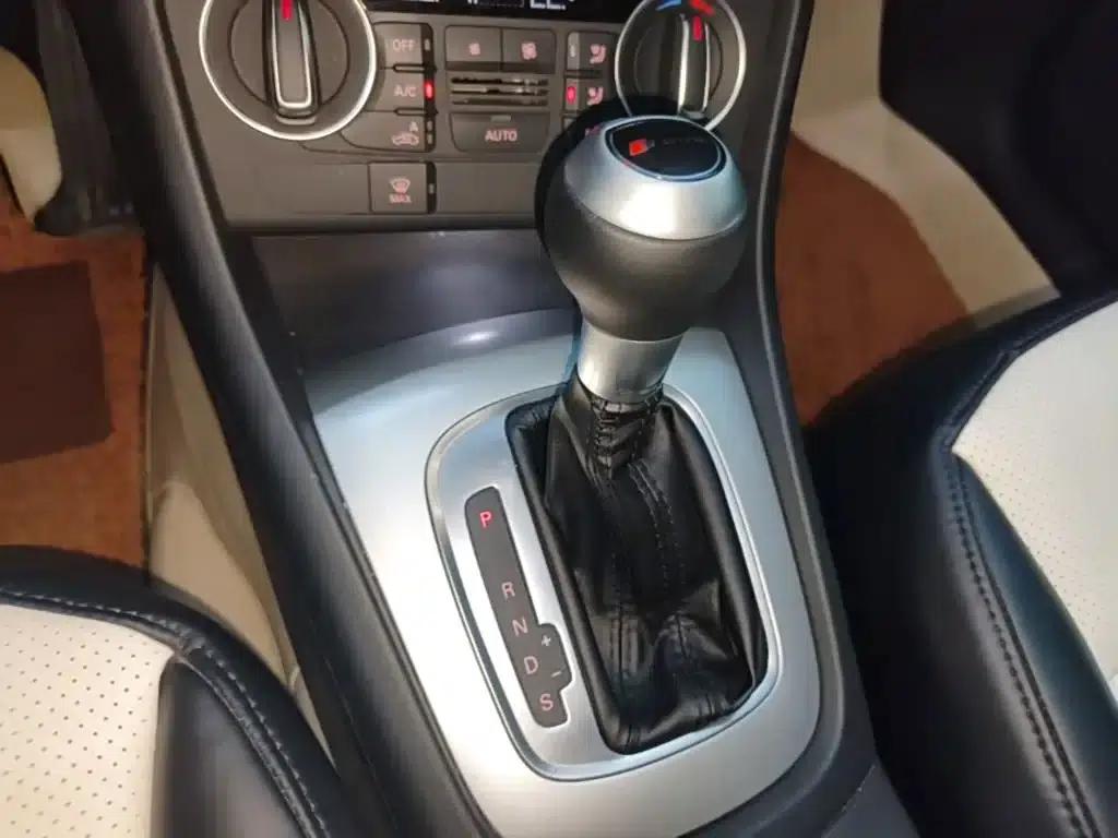 Audi Q3 2018 30th Anniversary Edition 30 TFSI Fashion Model — миниатюра 14
