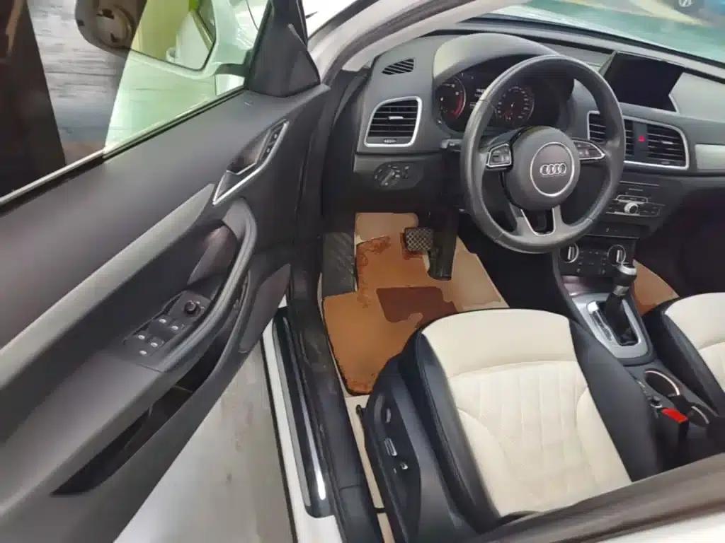 Audi Q3 2018 30th Anniversary Edition 30 TFSI Fashion Model — миниатюра 16