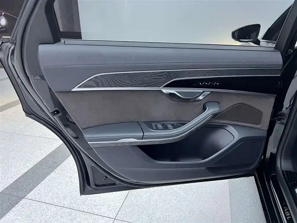 2023 Audi A8 A8L 50 TFSI quattro Premium Edition — миниатюра 12