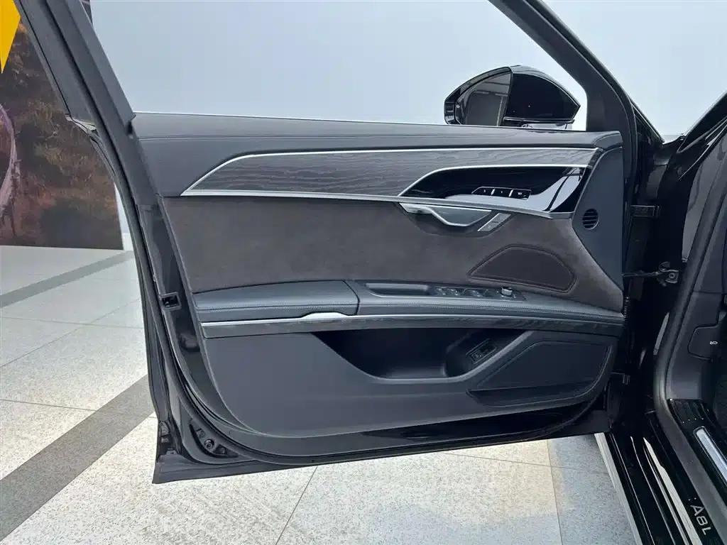 2023 Audi A8 A8L 50 TFSI quattro Premium Edition — миниатюра 25