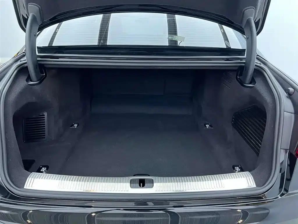 2023 Audi A8 A8L 50 TFSI quattro Premium Edition — миниатюра 30
