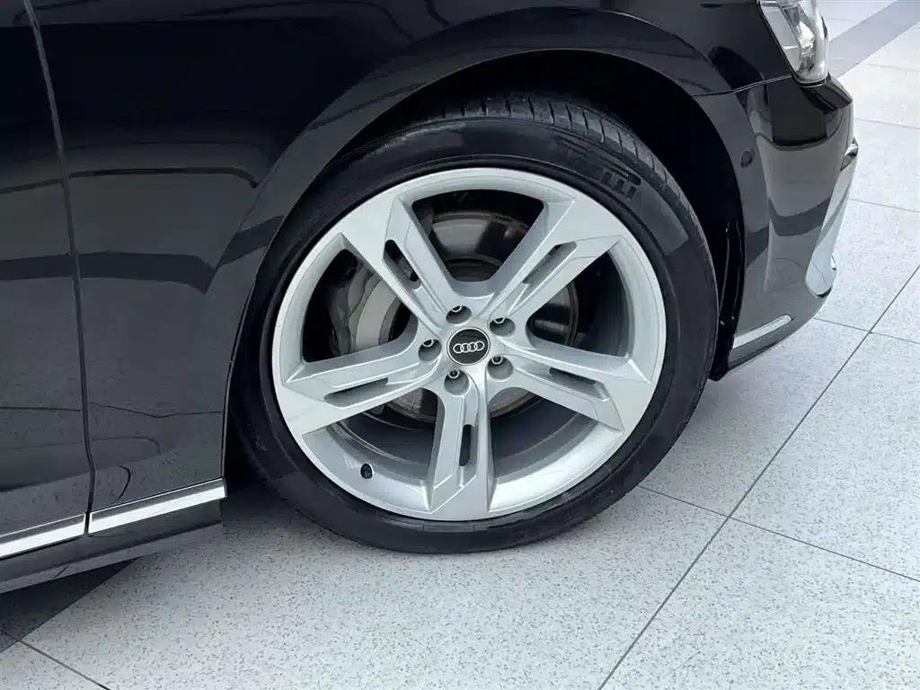 2023 Audi A8 A8L 50 TFSI quattro Premium Edition — миниатюра 32