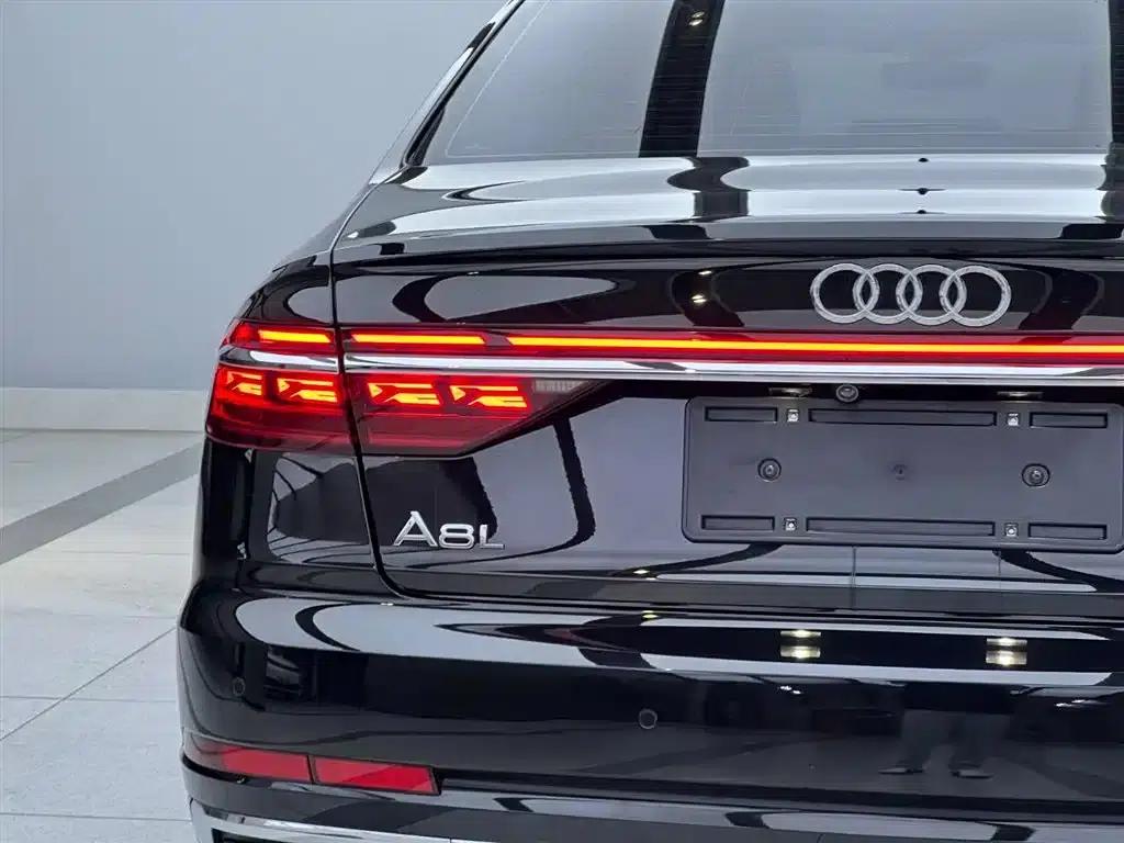 2023 Audi A8 A8L 50 TFSI quattro Premium Edition — миниатюра 9
