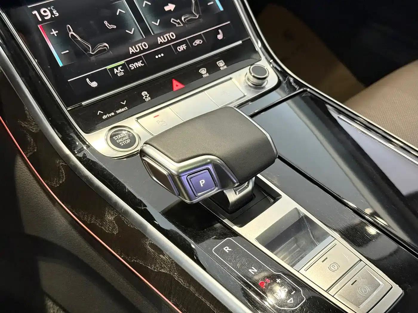 2021 Audi A8 A8L 50 TFSI quattro Comfort — миниатюра 9