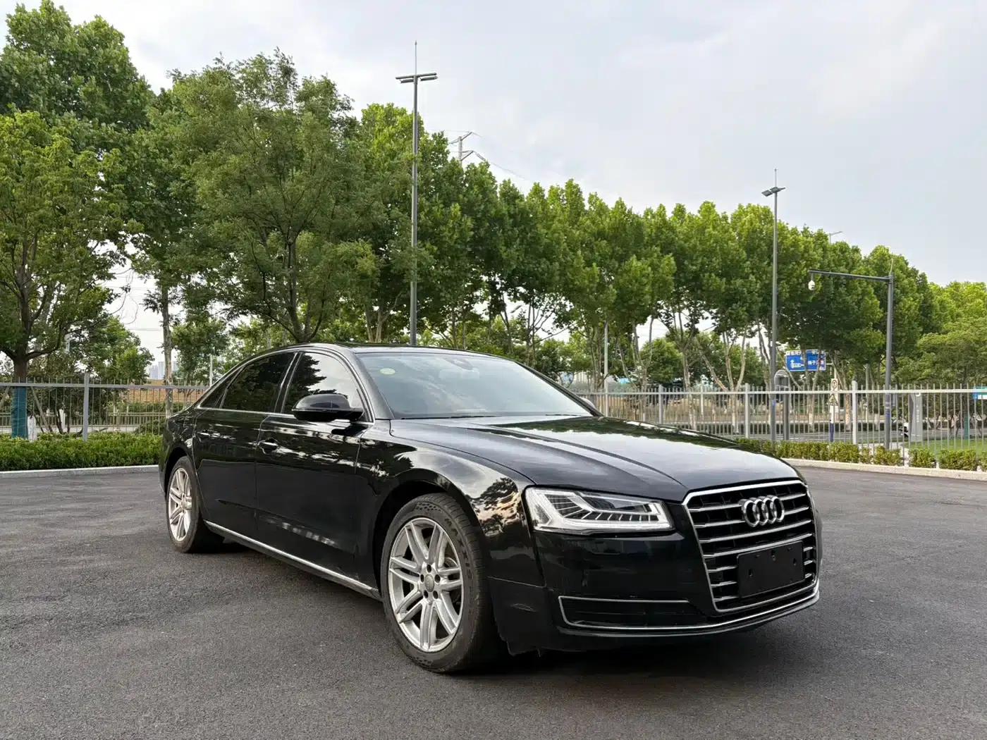 2017 Audi A8 A8L 45 TFSI quattro Comfort — миниатюра 3