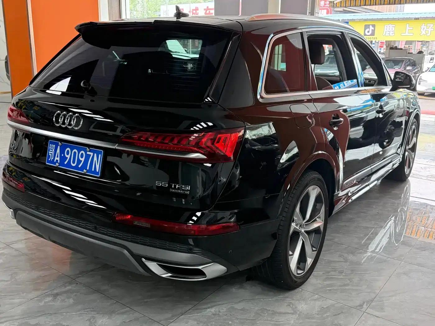 Audi Q7 2020 55 TFSI quattro Black Knight Edition — миниатюра 15