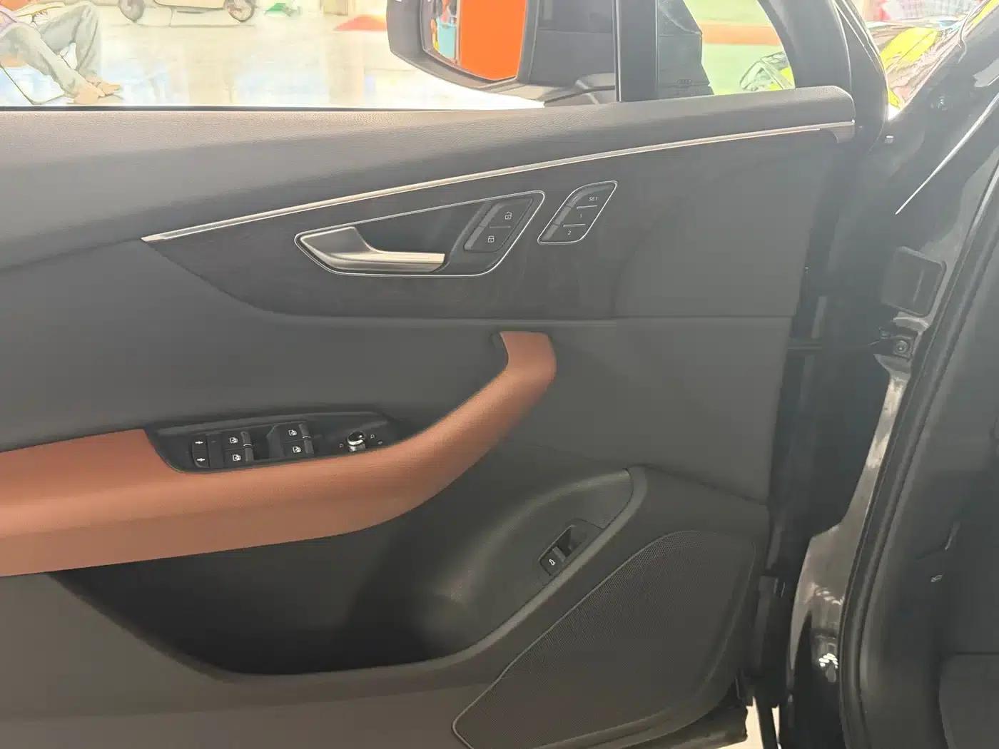 Audi Q7 2020 55 TFSI quattro Black Knight Edition — миниатюра 4