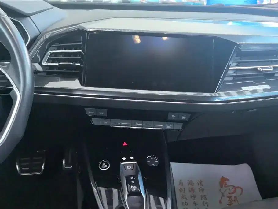 Audi Q4 e-tron 2023 50 e-tron quattro Expansion Edition — миниатюра 13