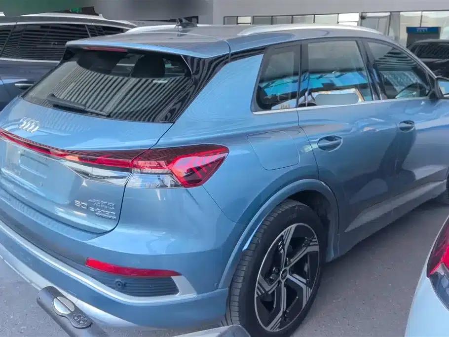 Audi Q4 e-tron 2023 50 e-tron quattro Expansion Edition — миниатюра 3