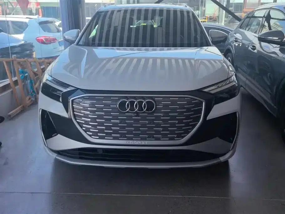 Audi Q4 e-tron 2023 Model 40 e-tron Adventure Edition — миниатюра 2