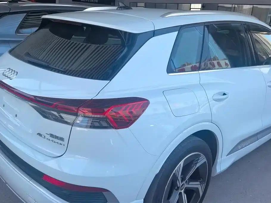 Audi Q4 e-tron 2023 Model 40 e-tron Adventure Edition — миниатюра 3