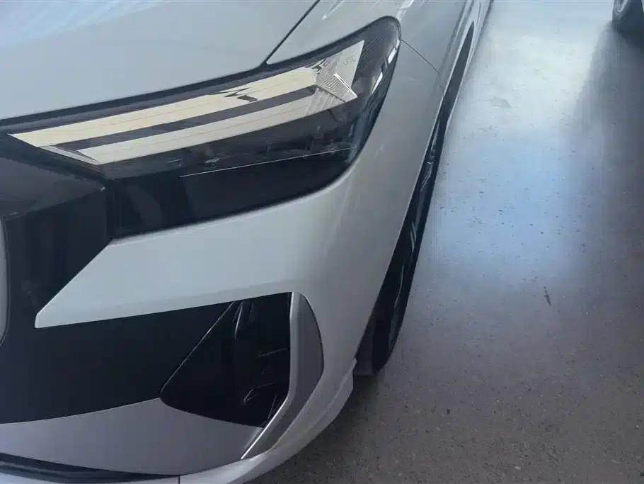 Audi Q4 e-tron 2023 Model 40 e-tron Adventure Edition — миниатюра 5