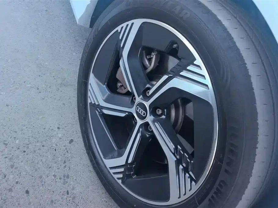 Audi Q4 e-tron 2023 Model 40 e-tron Adventure Edition — миниатюра 6