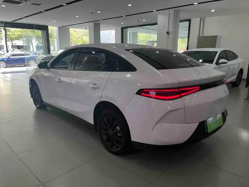 BYD e7 2025 Model 520km Smart Edition — миниатюра 4