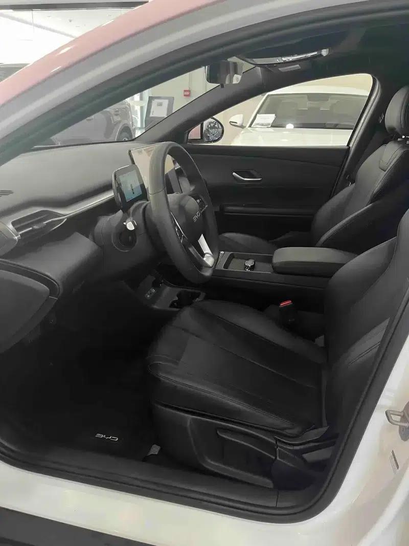 BYD e7 2025 Model 520km Smart Edition — миниатюра 9