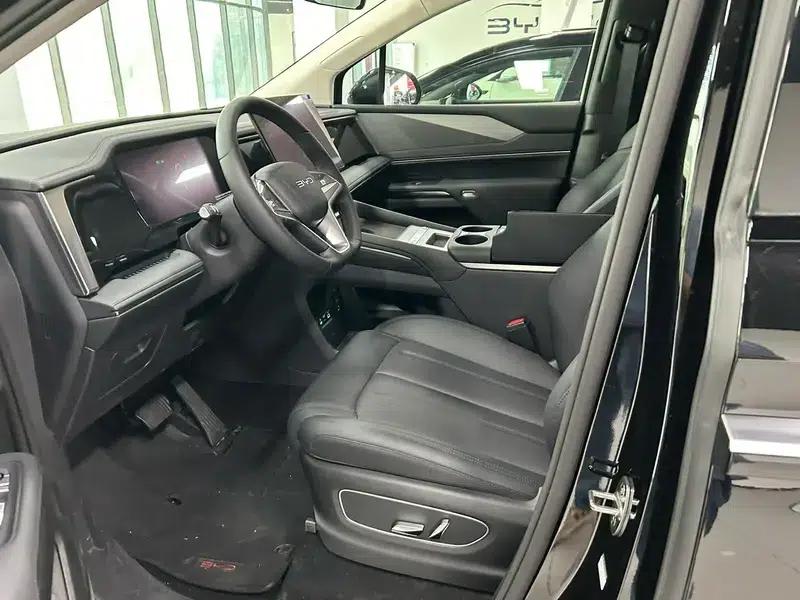 BYD M9 2025 1060 Navigator Edition — миниатюра 6