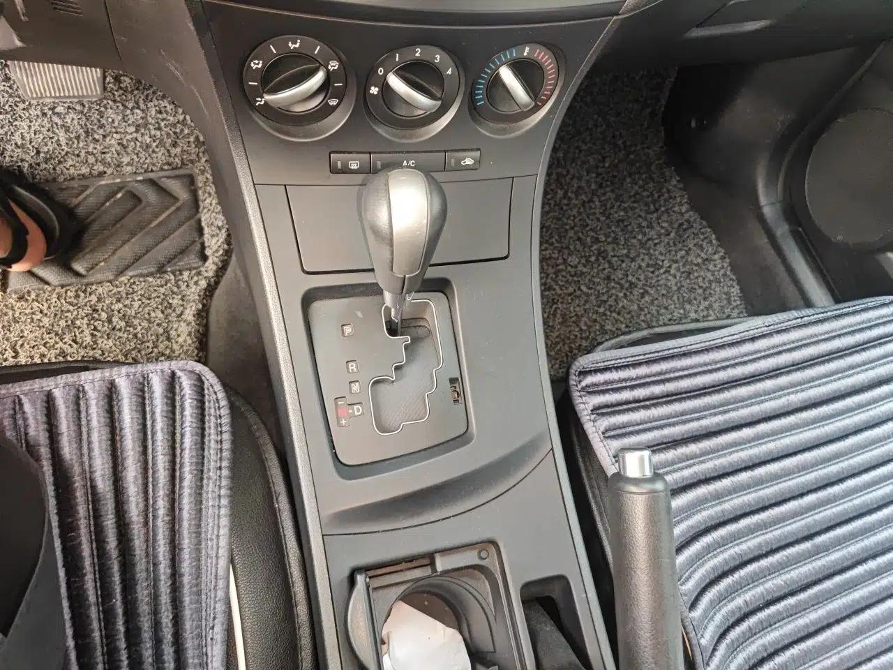 Mazda 3 2013 Sedan 1.6L Automatic Elite Model — миниатюра 14
