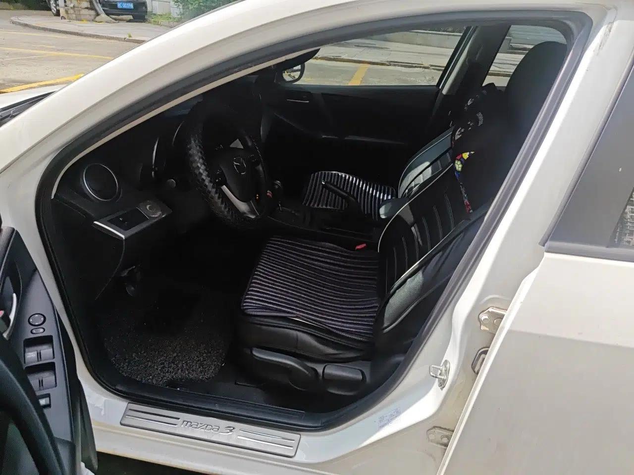 Mazda 3 2013 Sedan 1.6L Automatic Elite Model — миниатюра 16