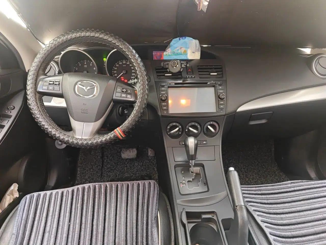Mazda 3 2013 Sedan 1.6L Automatic Elite Model — миниатюра 9