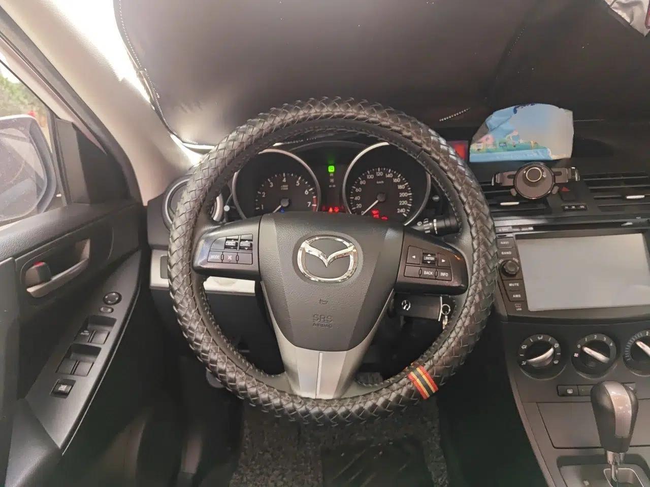 Mazda 3 2013 Sedan 1.6L Automatic Elite Model — миниатюра 10