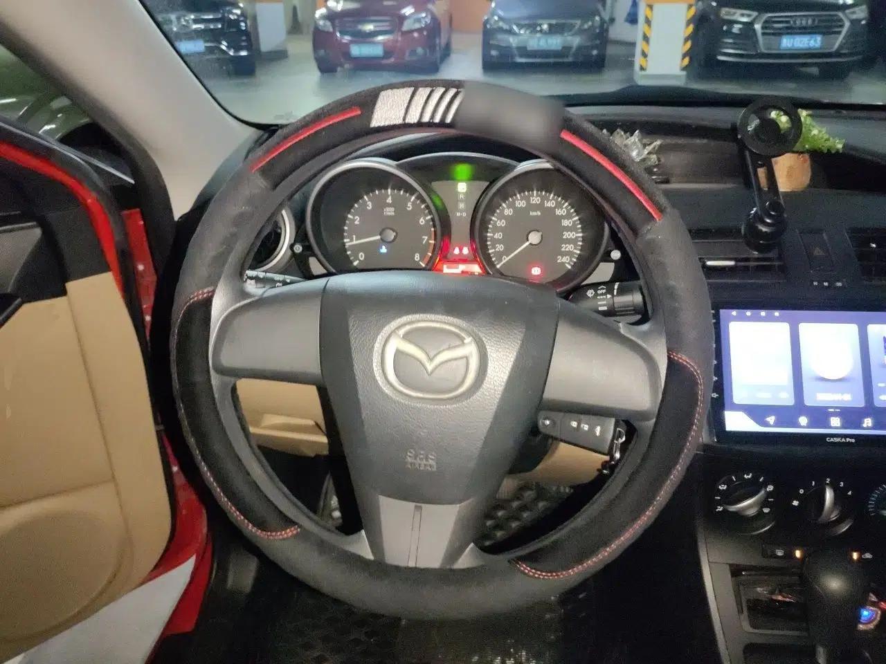 Mazda 3 2011 Sedan 1.6L Automatic Comfort Model — миниатюра 10