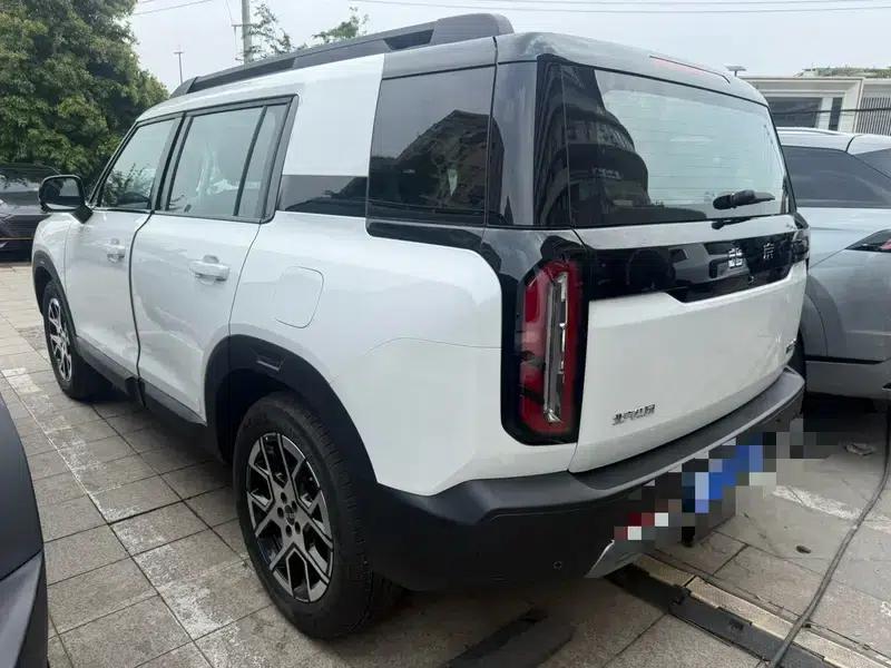 Beijing BJ30 2026 Traveler 1.5T DCT 7-seater — миниатюра 4