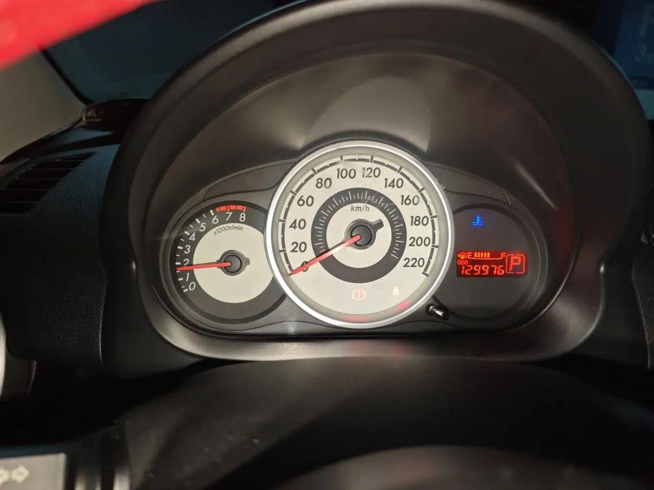 Mazda 2 2009 1.5L Automatic Value Edition — миниатюра 11