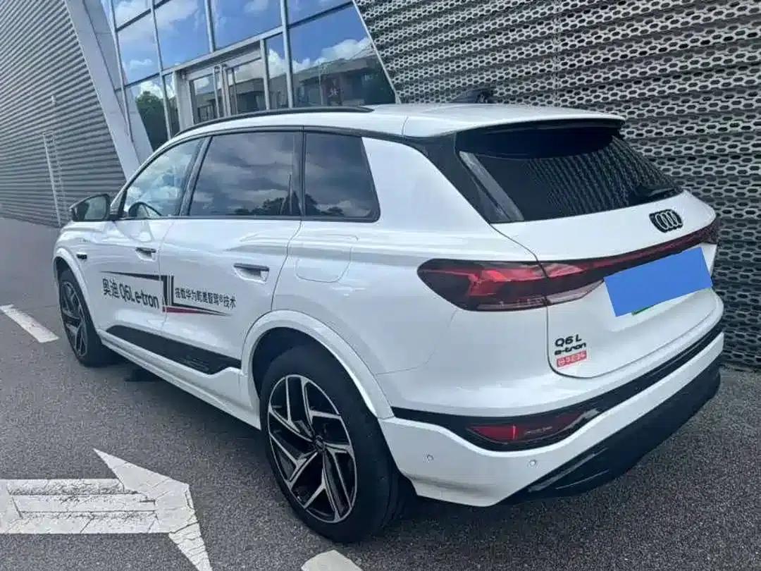 Audi Q6L e-tron 2026 First Edition — миниатюра 2