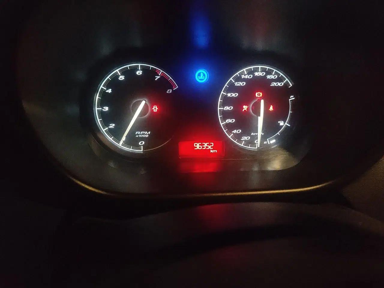 MG 3 2012 1.5L Manual Fashion Edition — миниатюра 12