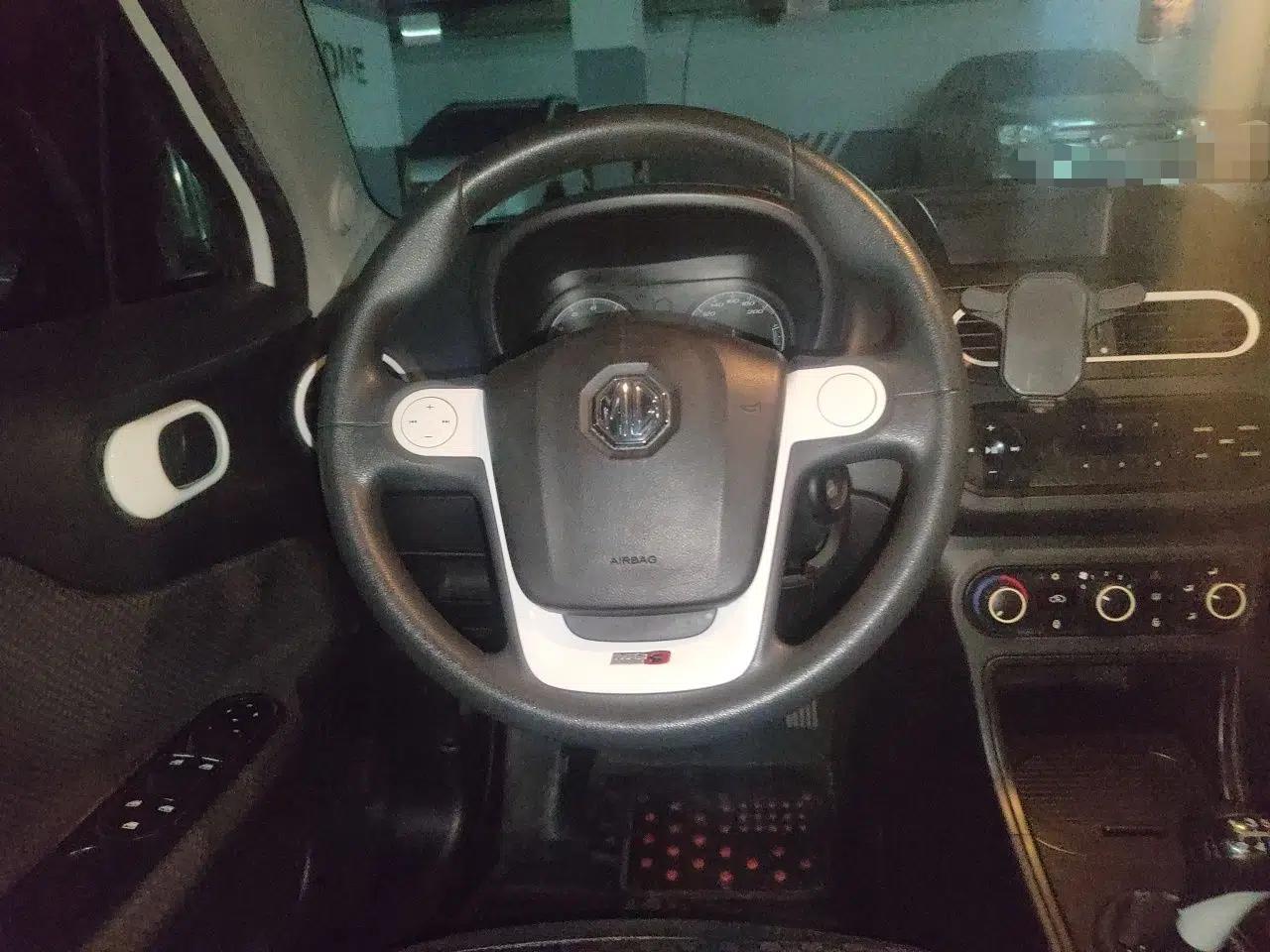 MG 3 2012 1.5L Manual Fashion Edition — миниатюра 10