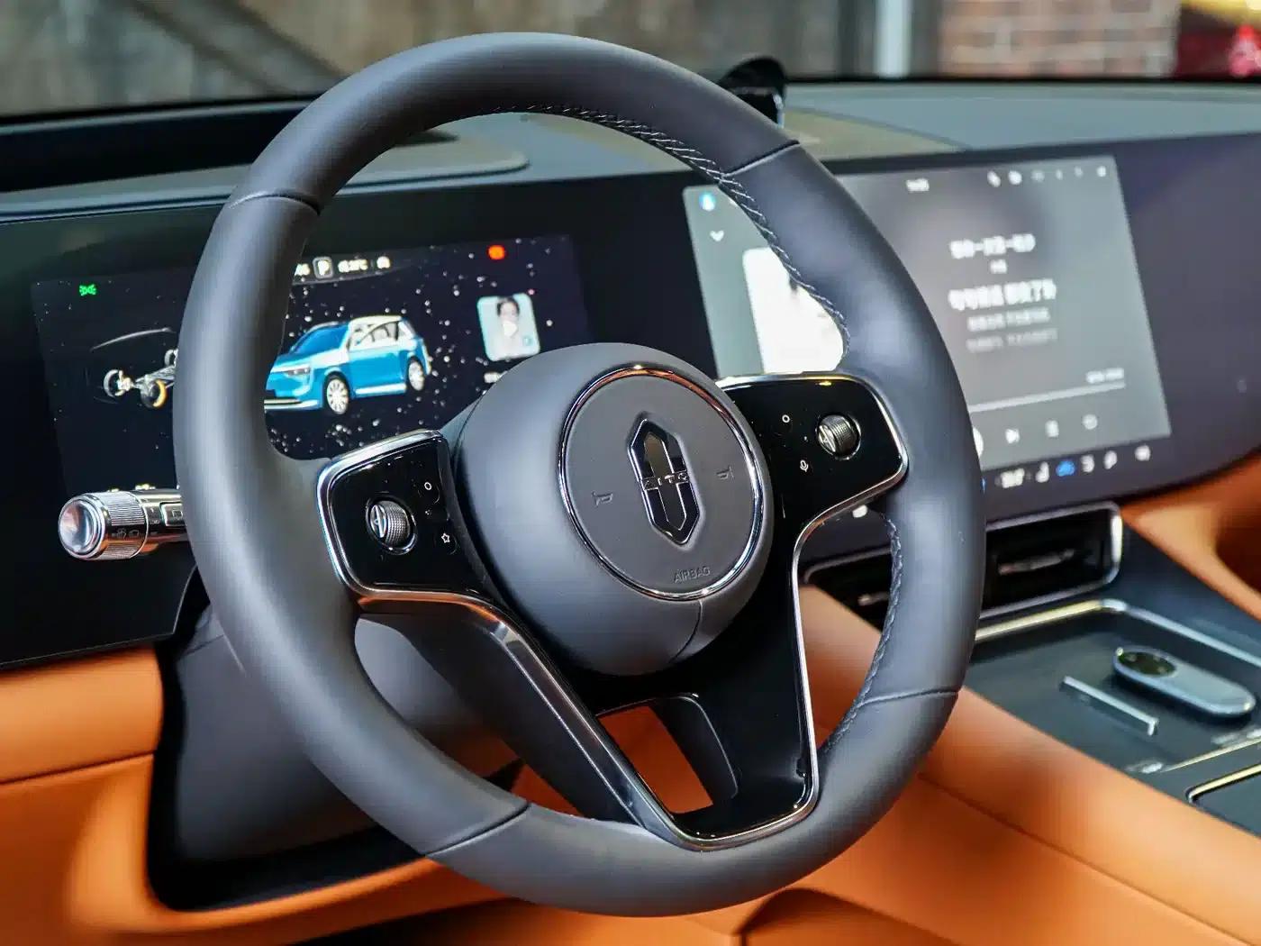 Wenjie M8 2025 Extended Range Max+ Version 53.4kWh 6-Seat Version (192-line LiDAR) — миниатюра 23