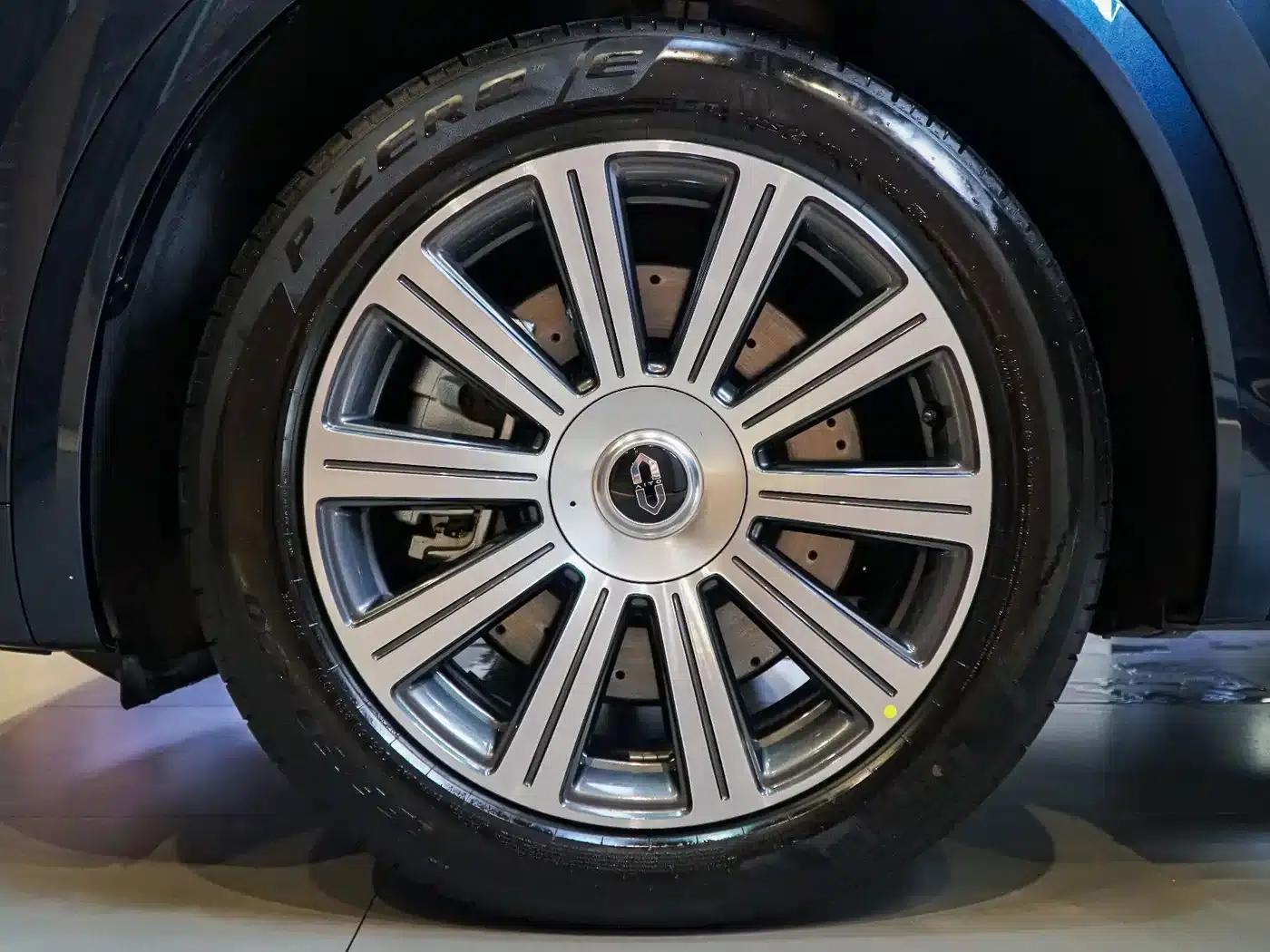 Wenjie M8 2025 Extended Range Max+ Version 53.4kWh 6-Seat Version (192-line LiDAR) — миниатюра 24