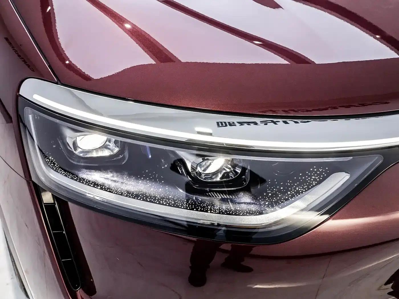 Wenjie M8 2025 Extended Range Max+ Version 53.4kWh 6-Seat Version (192-line LiDAR) — миниатюра 13