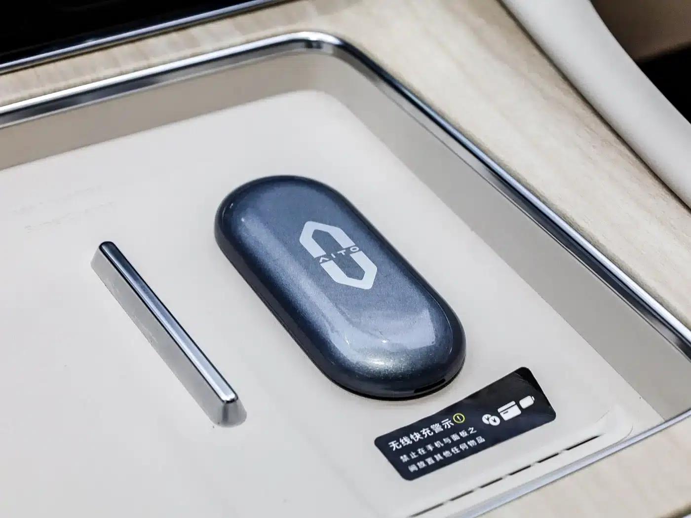 Wenjie M8 2025 Extended Range Max+ Version 53.4kWh 6-Seat Version (192-line LiDAR) — миниатюра 19