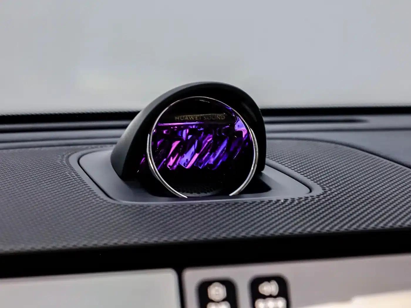 Wenjie M8 2025 Extended Range Max+ Version 53.4kWh 6-Seat Version (192-line LiDAR) — миниатюра 27
