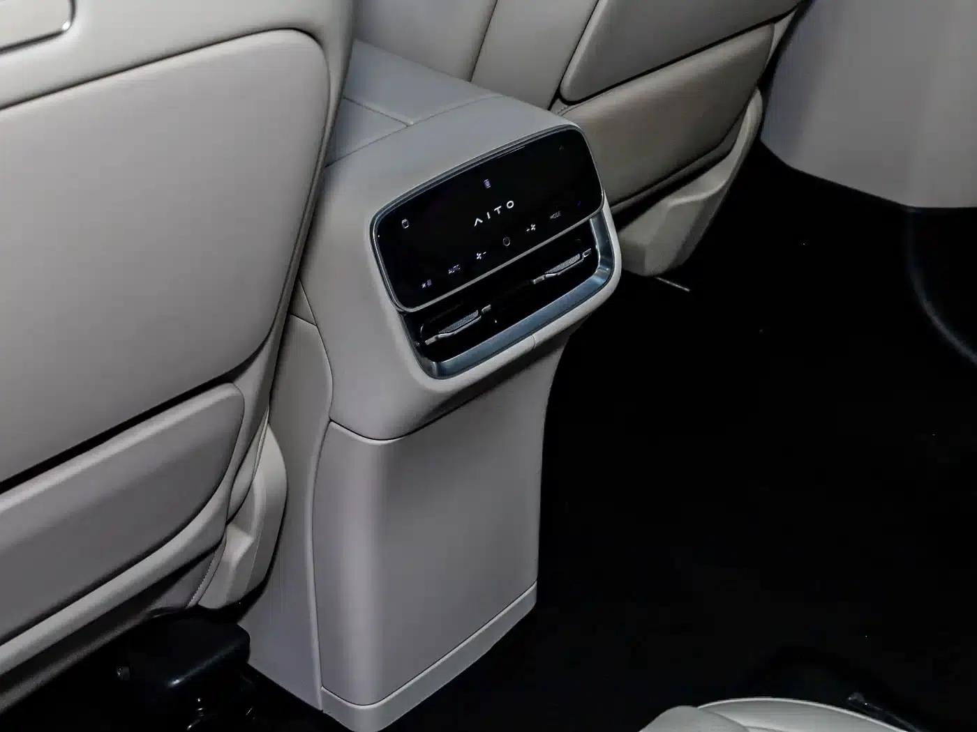 Wenjie M8 2025 Extended Range Max+ Version 53.4kWh 6-Seat Version (192-line LiDAR) — миниатюра 31