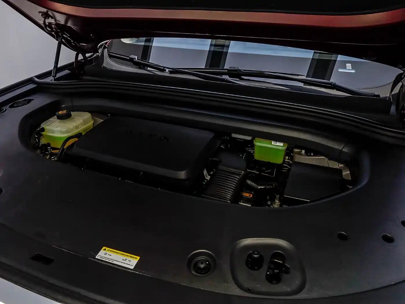 Wenjie M8 2025 Extended Range Max+ Version 53.4kWh 6-Seat Version (192-line LiDAR) — миниатюра 32