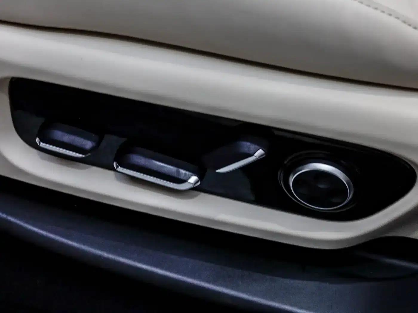 Wenjie M8 2025 Extended Range Max+ Version 53.4kWh 6-Seat Version (192-line LiDAR) — миниатюра 45