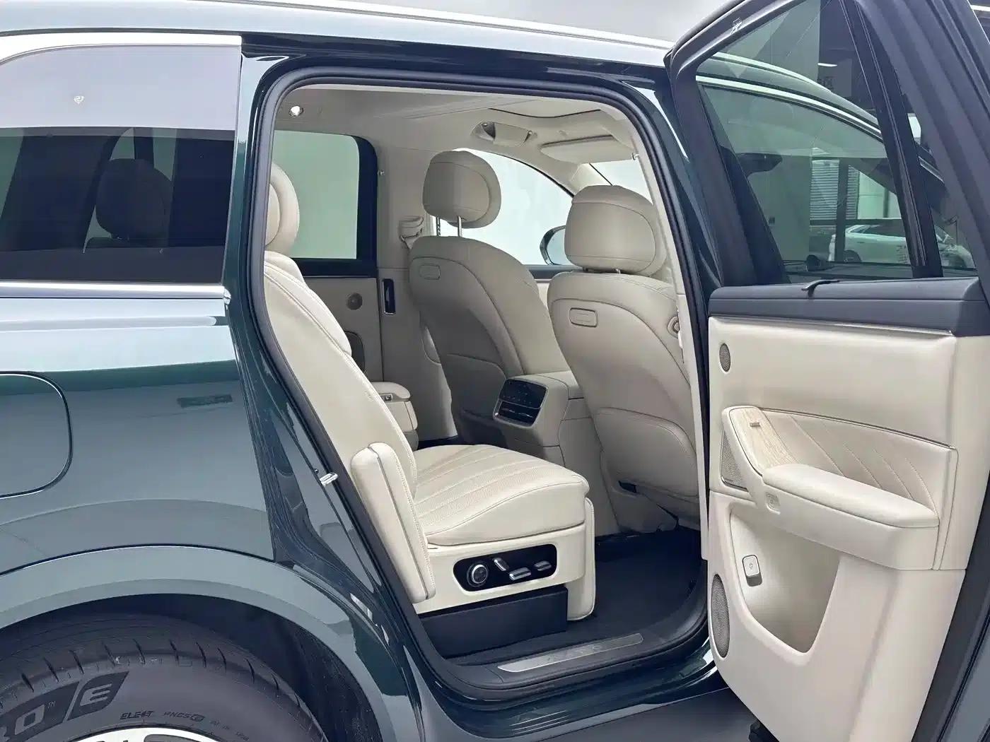 Wenjie M8 2025 Extended Range Max+ Version 53.4kWh 6-Seat Version (192-line LiDAR) — миниатюра 12