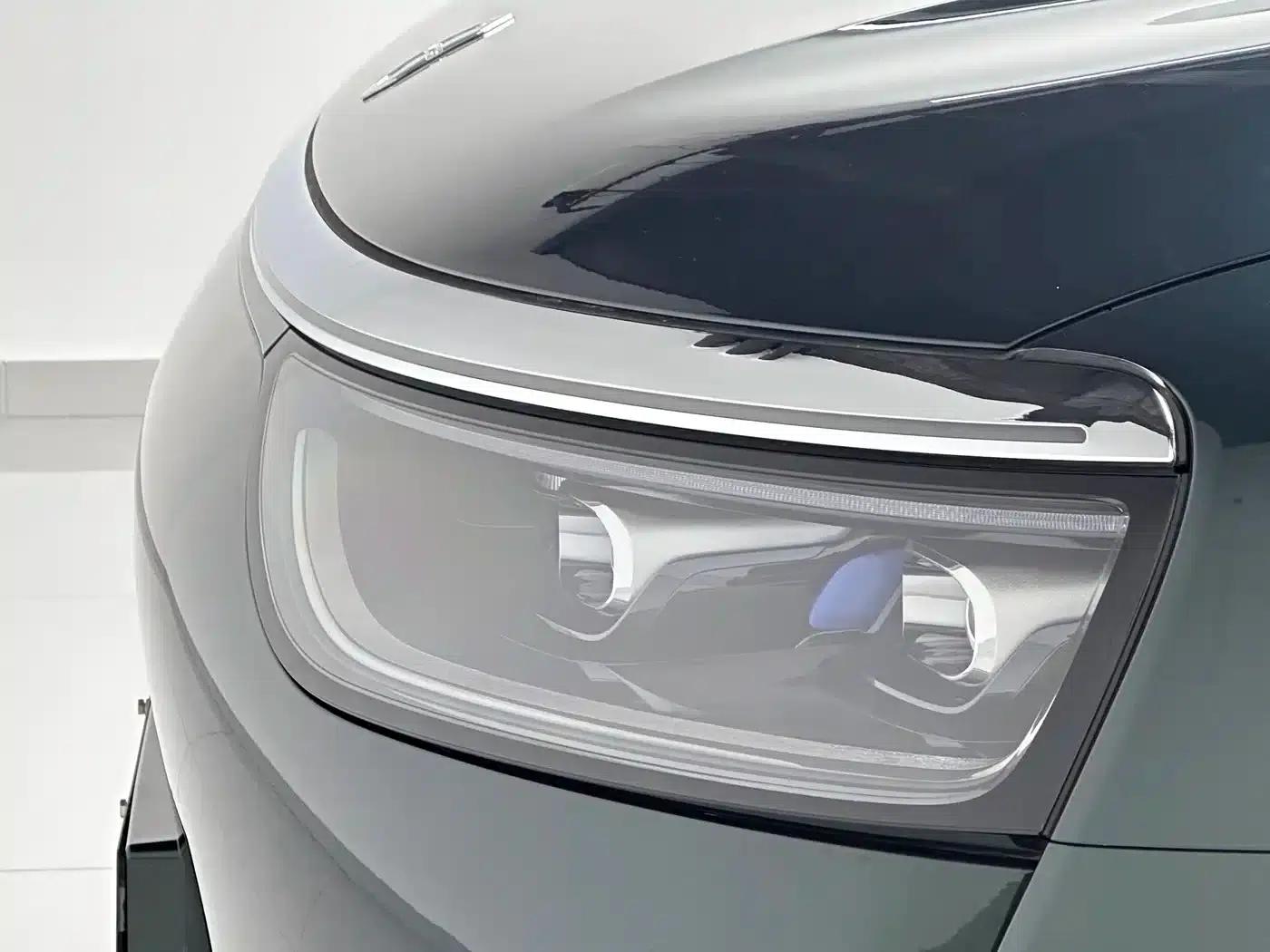 Wenjie M8 2025 Extended Range Max+ Version 53.4kWh 6-Seat Version (192-line LiDAR) — миниатюра 14
