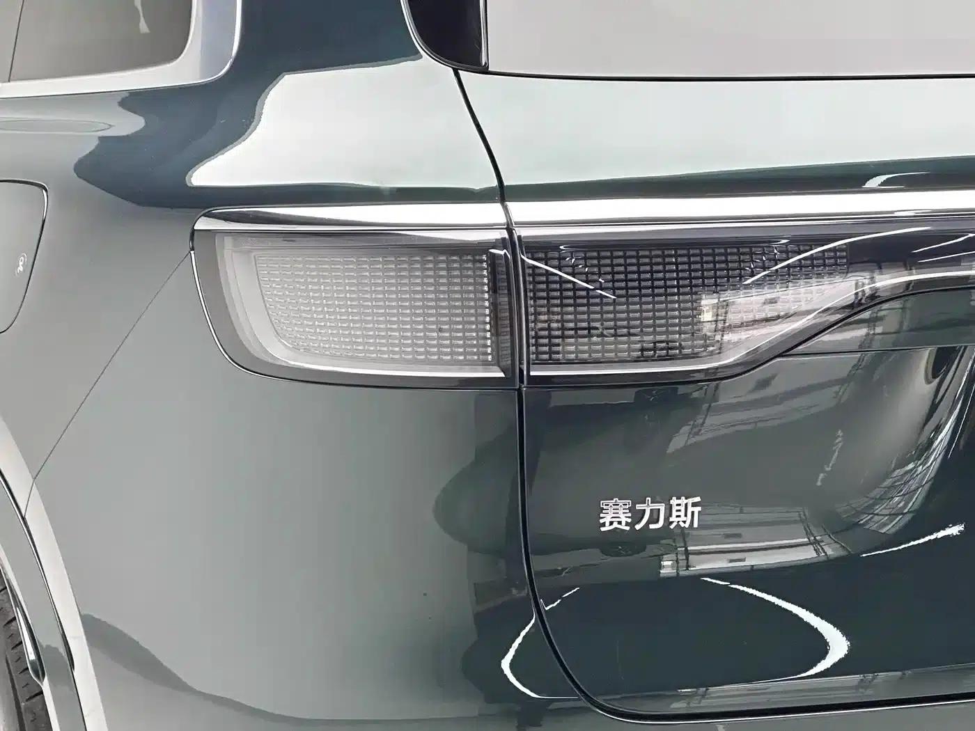 Wenjie M8 2025 Extended Range Max+ Version 53.4kWh 6-Seat Version (192-line LiDAR) — миниатюра 16
