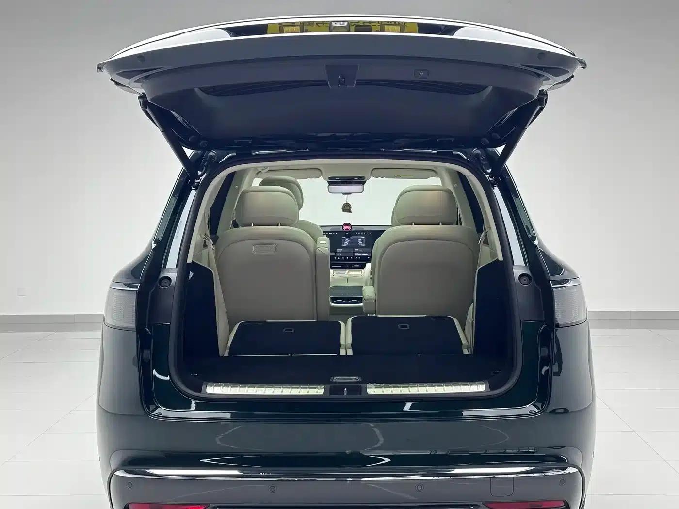 Wenjie M8 2025 Extended Range Max+ Version 53.4kWh 6-Seat Version (192-line LiDAR) — миниатюра 17