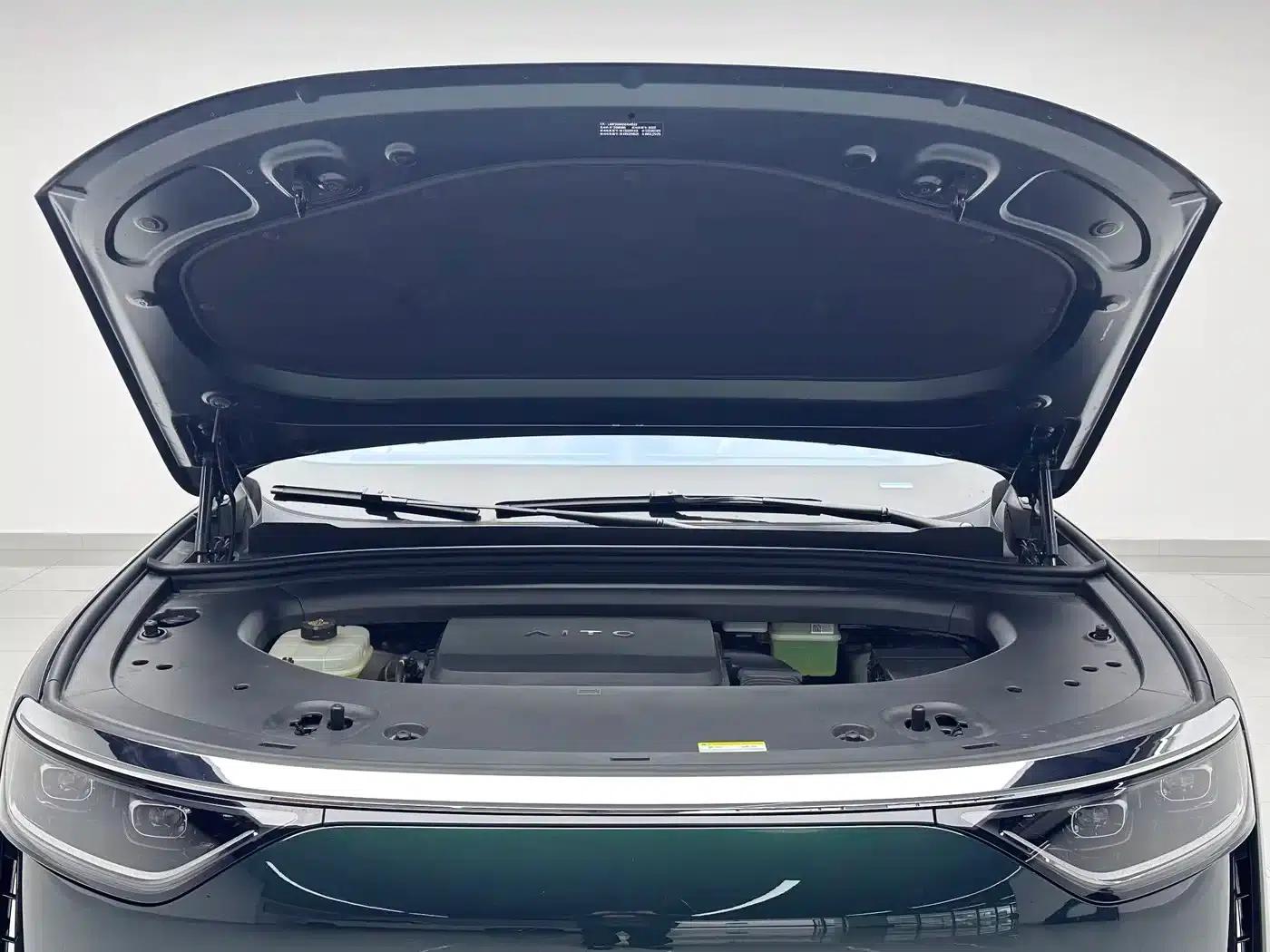 Wenjie M8 2025 Extended Range Max+ Version 53.4kWh 6-Seat Version (192-line LiDAR) — миниатюра 18